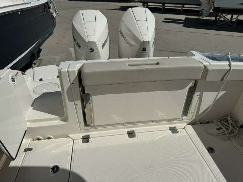 28ft Boston Whaler Yacht For Sale