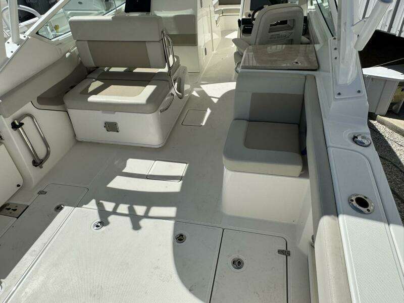 28ft Boston Whaler Yacht For Sale