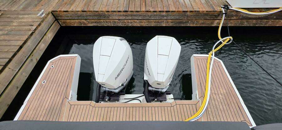33ft Sealine Yacht For Sale