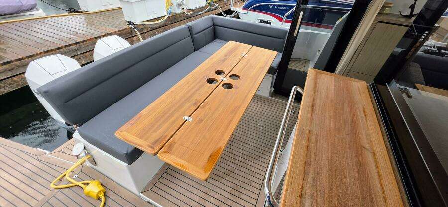 33ft Sealine Yacht For Sale