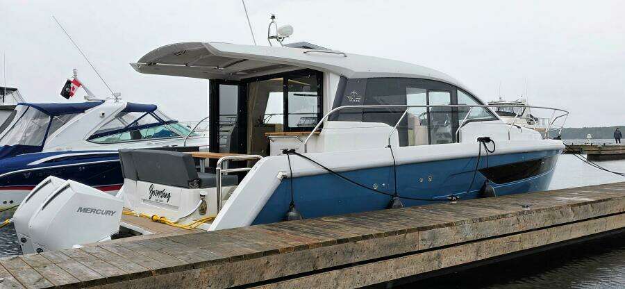 33ft Sealine Yacht For Sale