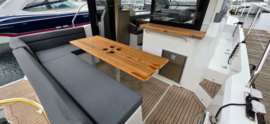 33ft Sealine Yacht For Sale