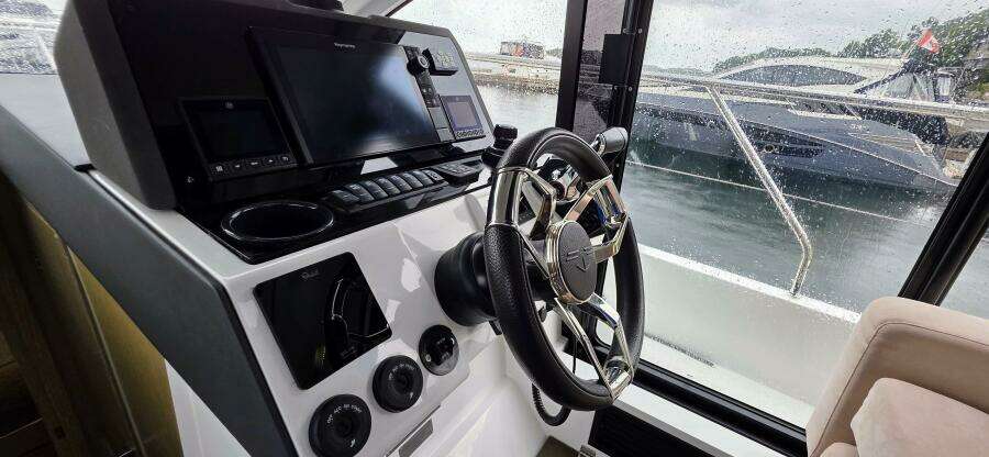 33ft Sealine Yacht For Sale