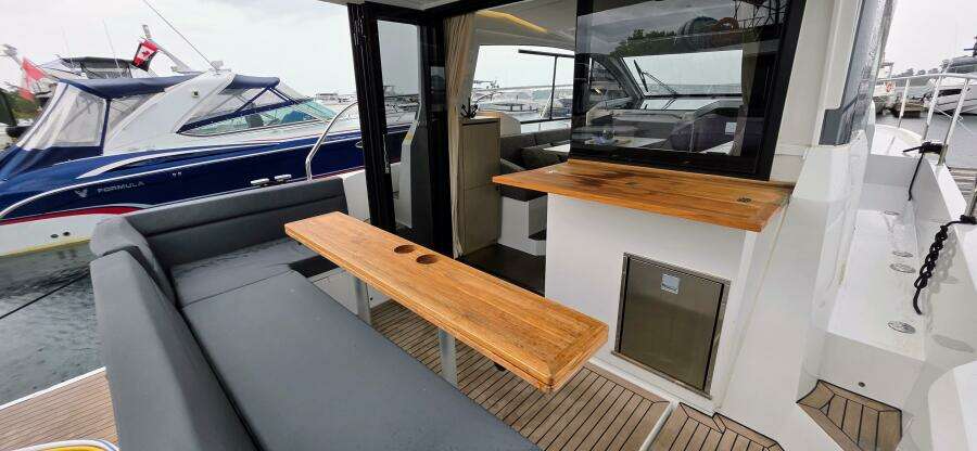 33ft Sealine Yacht For Sale