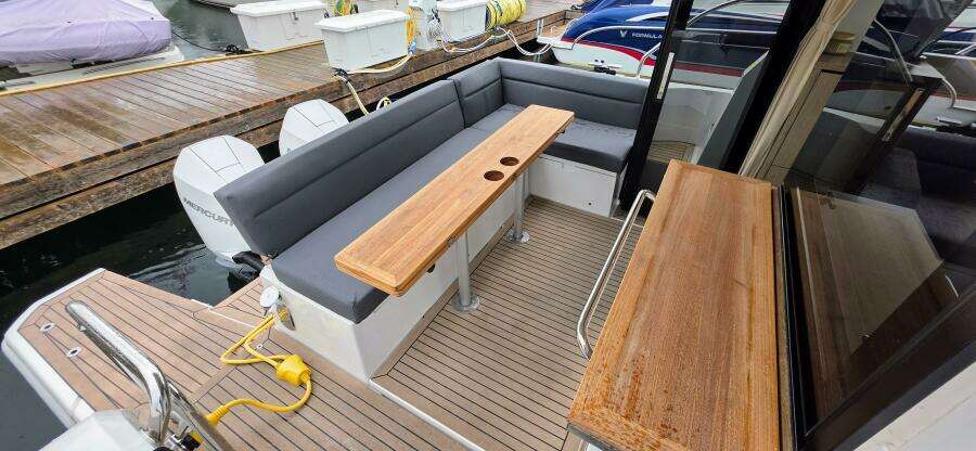 33ft Sealine Yacht For Sale