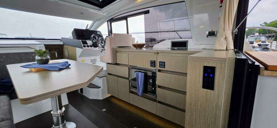 33ft Sealine Yacht For Sale