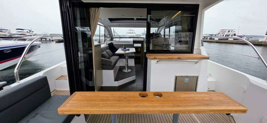 33ft Sealine Yacht For Sale