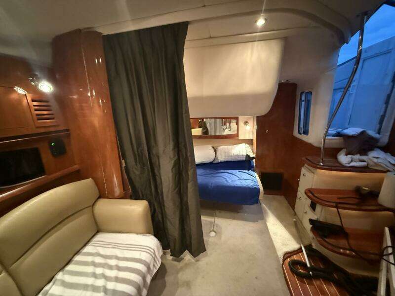FRESH OFF THE BOAT 37ft Four Winns Yacht For Sale