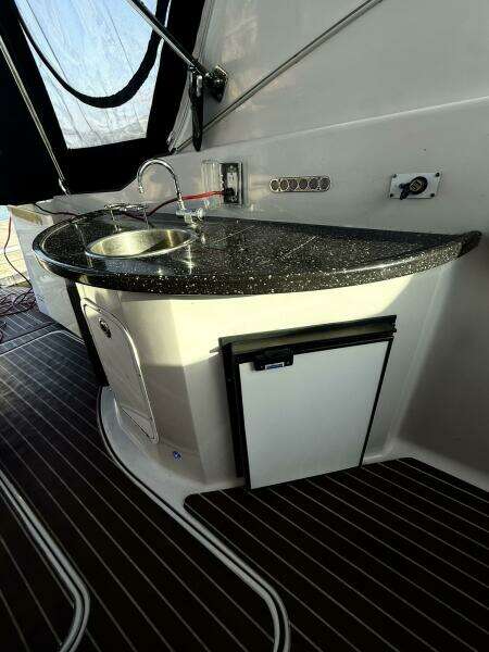 FRESH OFF THE BOAT 37ft Four Winns Yacht For Sale