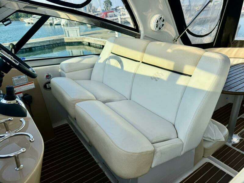 FRESH OFF THE BOAT 37ft Four Winns Yacht For Sale