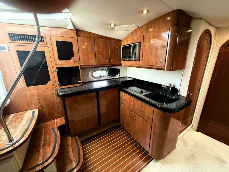 FRESH OFF THE BOAT 37ft Four Winns Yacht For Sale