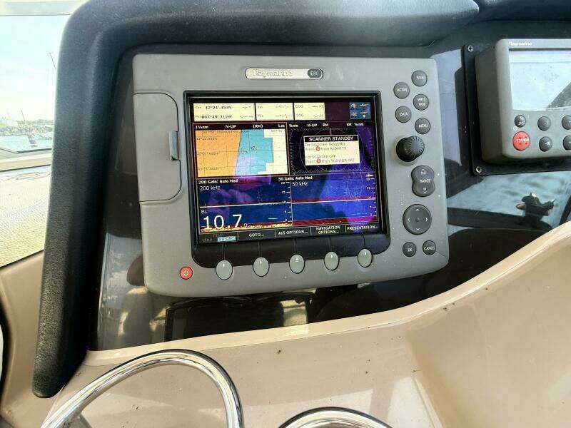 FRESH OFF THE BOAT 37ft Four Winns Yacht For Sale