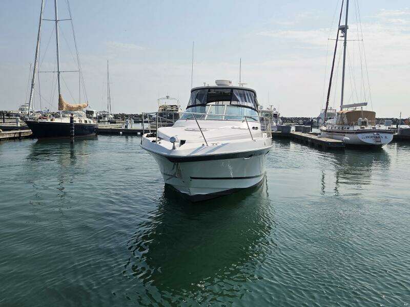 FRESH OFF THE BOAT 37ft Four Winns Yacht For Sale