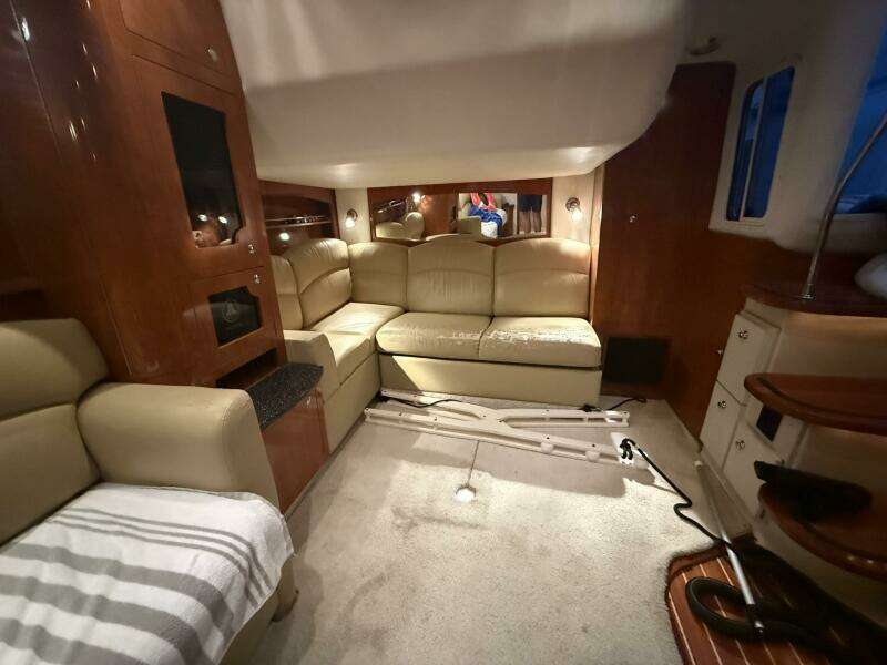 FRESH OFF THE BOAT 37ft Four Winns Yacht For Sale