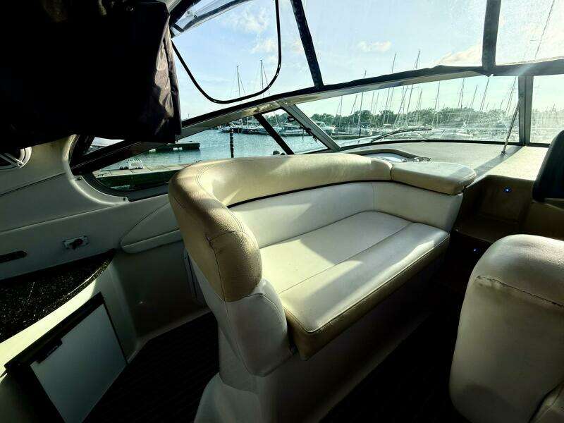 FRESH OFF THE BOAT 37ft Four Winns Yacht For Sale