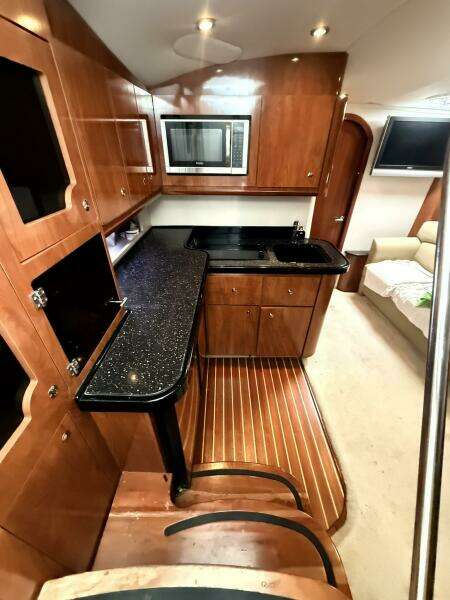 FRESH OFF THE BOAT 37ft Four Winns Yacht For Sale