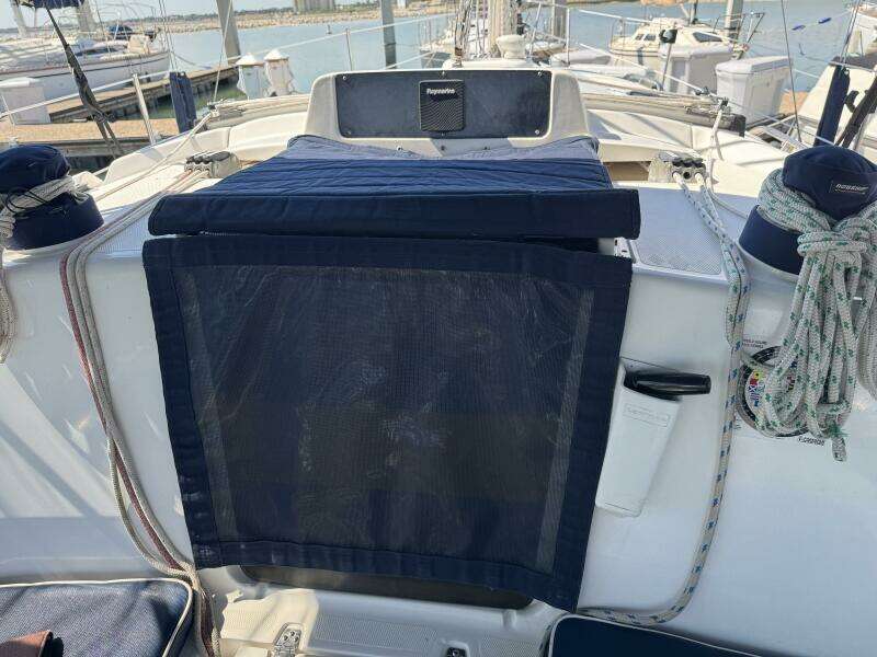 Treinta y Tres 33ft Hunter Yacht For Sale