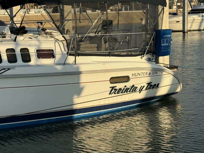 Treinta y Tres 33ft Hunter Yacht For Sale Treinta y Tres 33ft Hunter Yacht For Sale