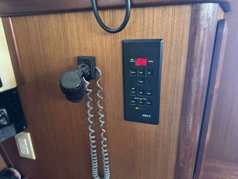 Treinta y Tres 33ft Hunter Yacht For Sale