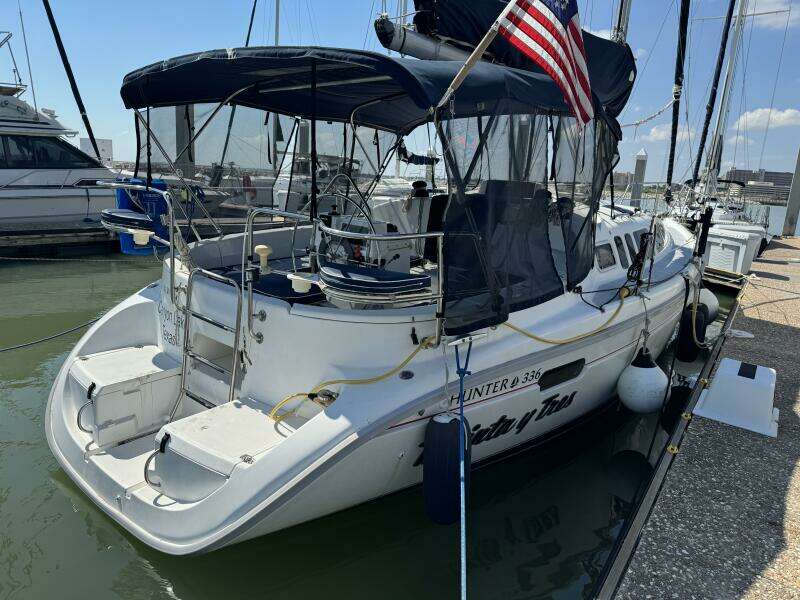 Treinta y Tres 33ft Hunter Yacht For Sale