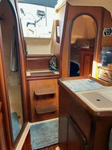 Treinta y Tres 33ft Hunter Yacht For Sale