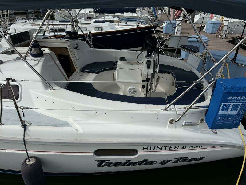 Treinta y Tres 33ft Hunter Yacht For Sale