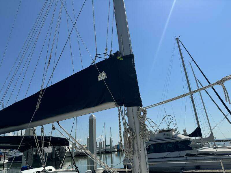 Treinta y Tres 33ft Hunter Yacht For Sale