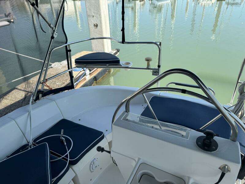 Treinta y Tres 33ft Hunter Yacht For Sale