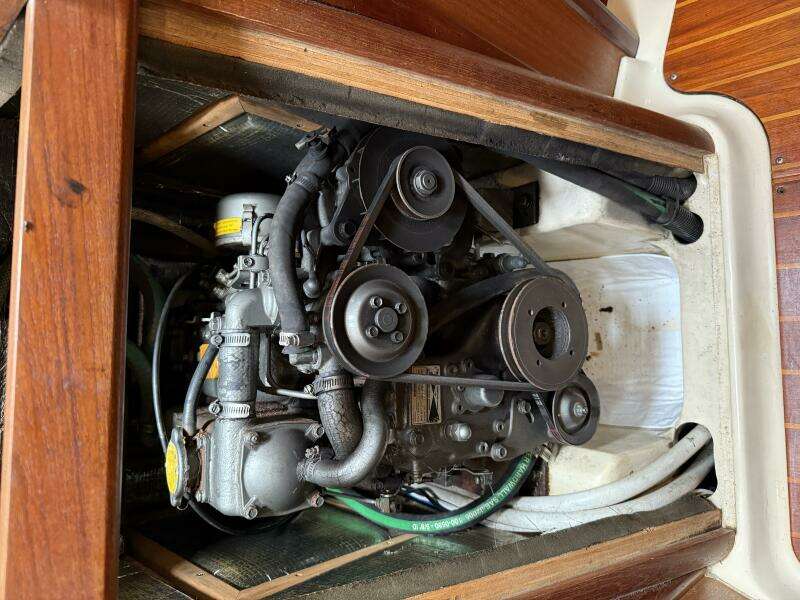 Treinta y Tres 33ft Hunter Yacht For Sale