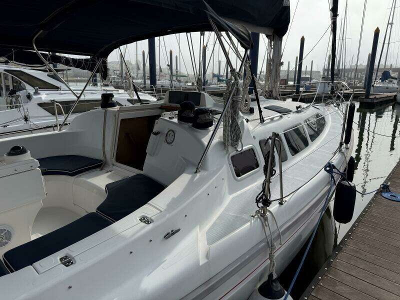 Treinta y Tres 33ft Hunter Yacht For Sale