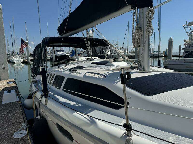 Treinta y Tres 33ft Hunter Yacht For Sale
