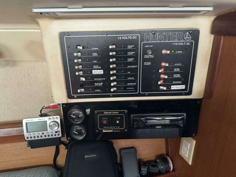 Treinta y Tres 33ft Hunter Yacht For Sale