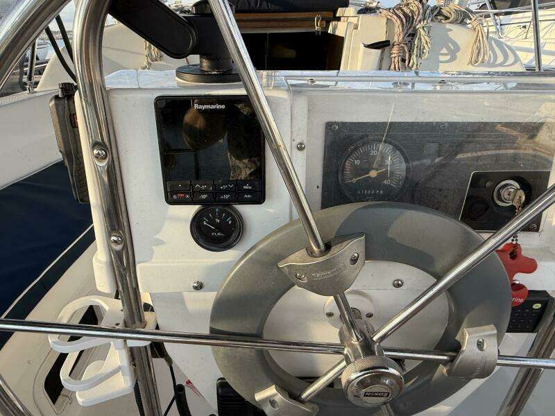 Treinta y Tres 33ft Hunter Yacht For Sale Treinta y Tres 33ft Hunter Yacht For Sale