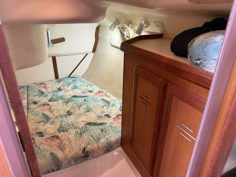 Treinta y Tres 33ft Hunter Yacht For Sale