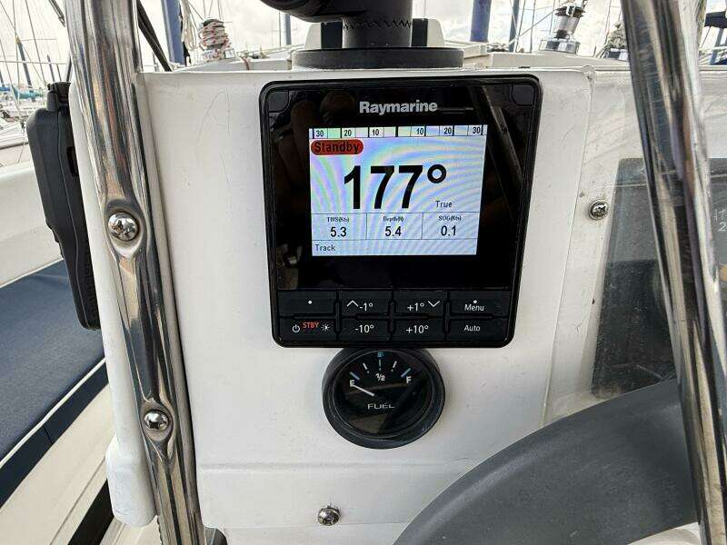 Treinta y Tres 33ft Hunter Yacht For Sale