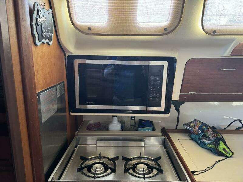 Treinta y Tres 33ft Hunter Yacht For Sale