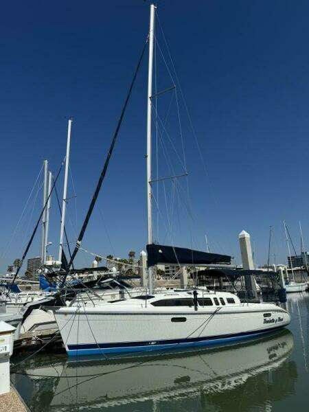 Treinta y Tres 33ft Hunter Yacht For Sale