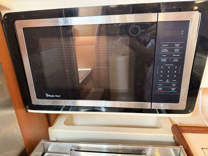 Treinta y Tres 33ft Hunter Yacht For Sale