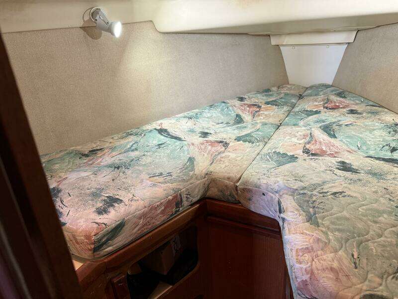 Treinta y Tres 33ft Hunter Yacht For Sale Treinta y Tres 33ft Hunter Yacht For Sale