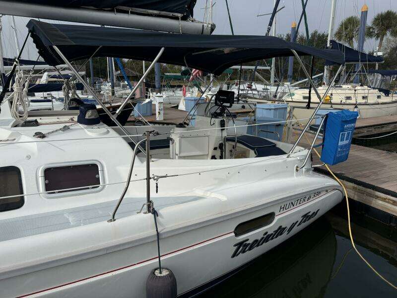Treinta y Tres 33ft Hunter Yacht For Sale