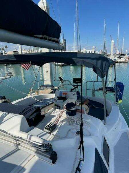 Treinta y Tres 33ft Hunter Yacht For Sale