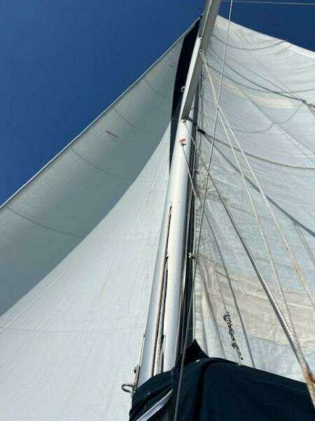 Treinta y Tres 33ft Hunter Yacht For Sale