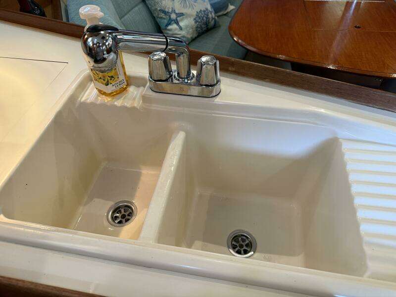 Treinta y Tres 33ft Hunter Yacht For Sale Treinta y Tres 33ft Hunter Yacht For Sale