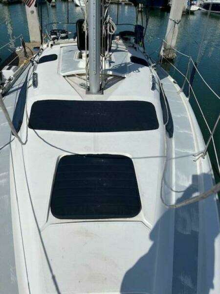 Treinta y Tres 33ft Hunter Yacht For Sale