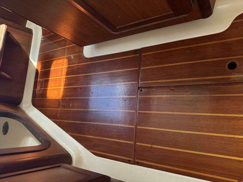 Treinta y Tres 33ft Hunter Yacht For Sale