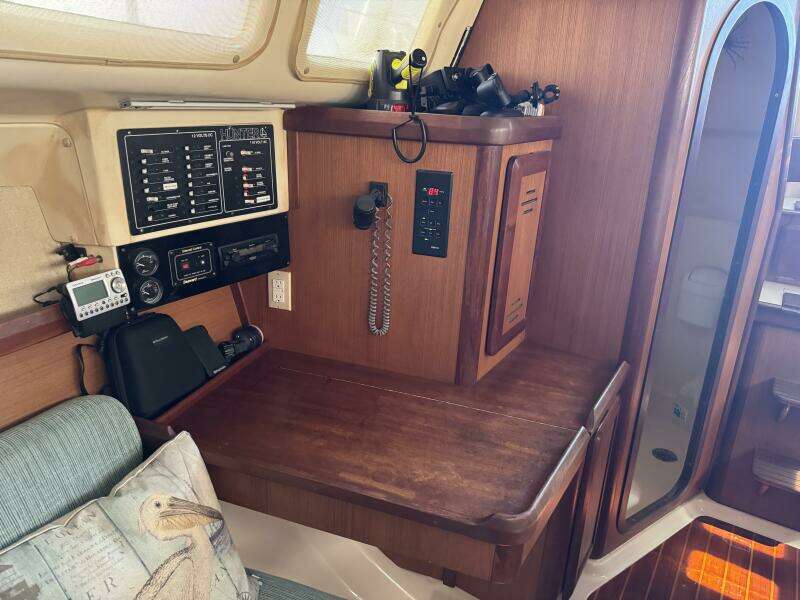 Treinta y Tres 33ft Hunter Yacht For Sale