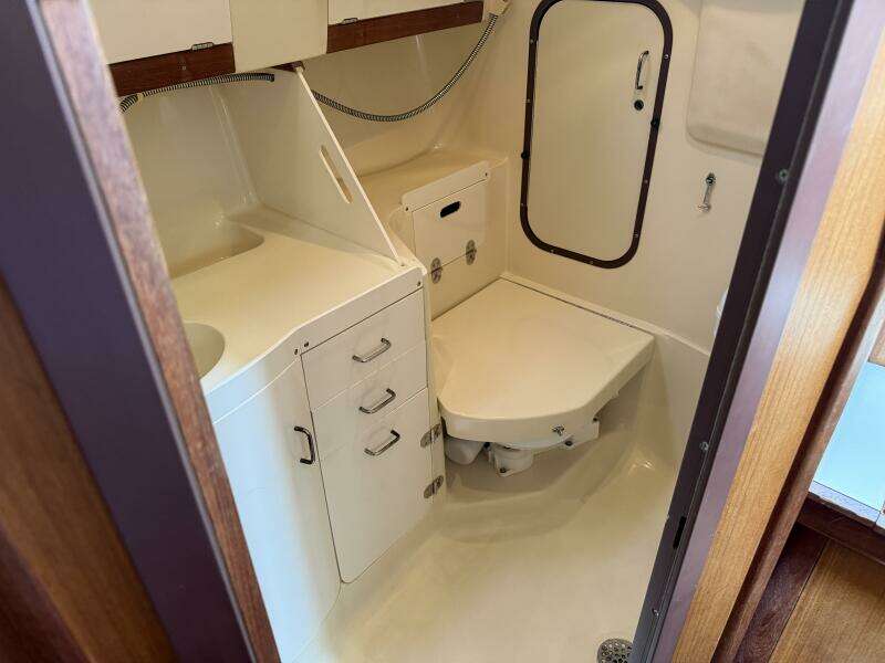 Treinta y Tres 33ft Hunter Yacht For Sale