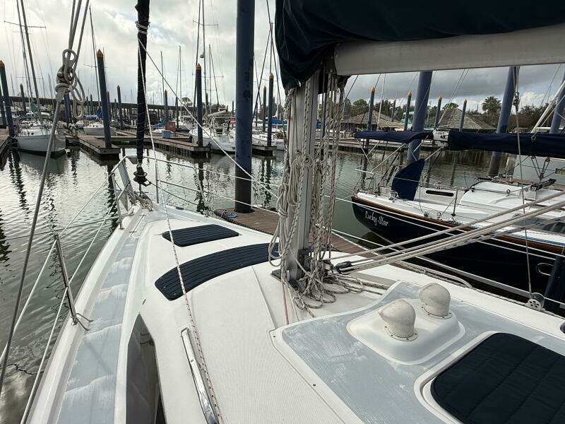 Treinta y Tres 33ft Hunter Yacht For Sale