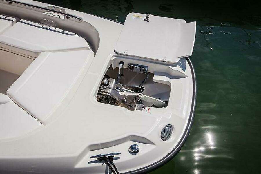 27ft Boston Whaler Yacht For Sale