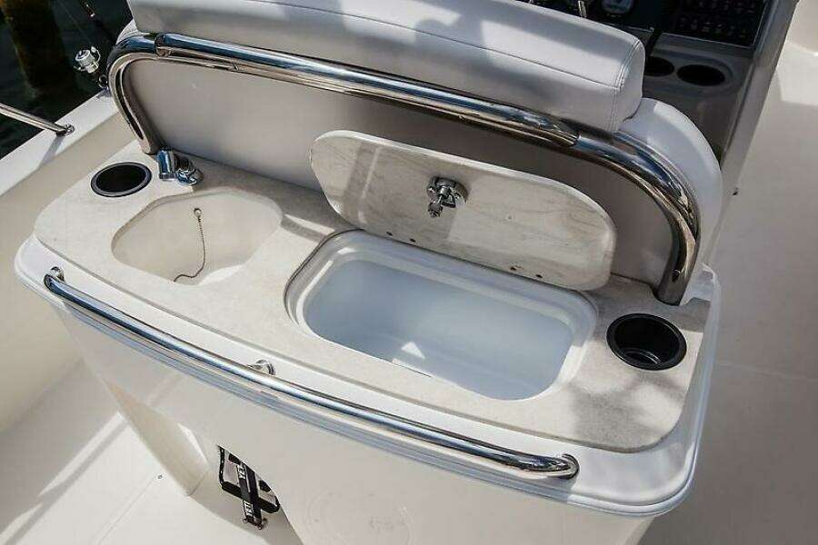 27ft Boston Whaler Yacht For Sale